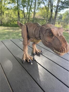 Jurassic World T-Rex w/ Sound Roarin 21” Long Action Figure Works